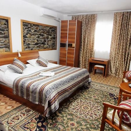 Lal Hotel Khorog Екстериор снимка